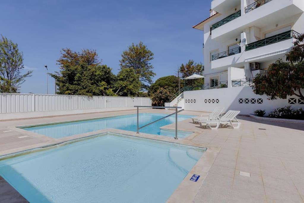 Apartmán Roja Pe - Elegante Apartamento T2 Com Ac Perto Do Pine Cliffs Albufeira Exteriér fotografie